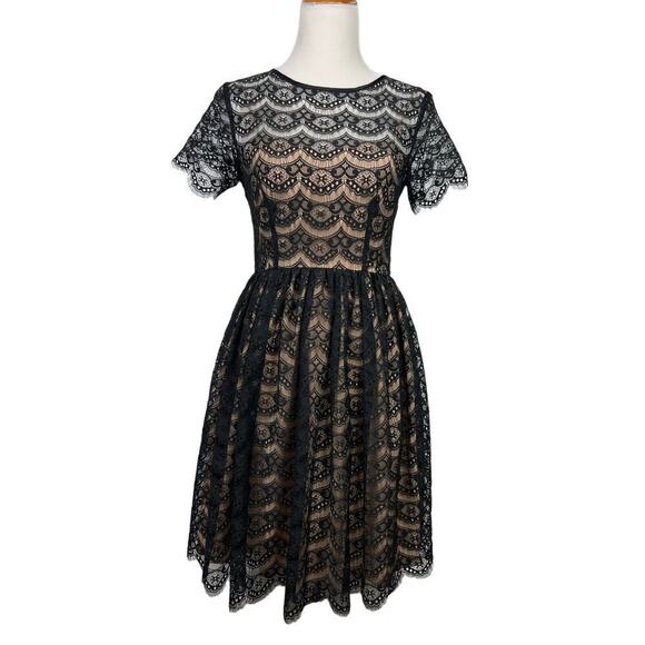 BEAUTIFUL Donna Morgan Black Overlay Lace Dress with Tan Tank Lining Size 4 - Picture 1 of 11